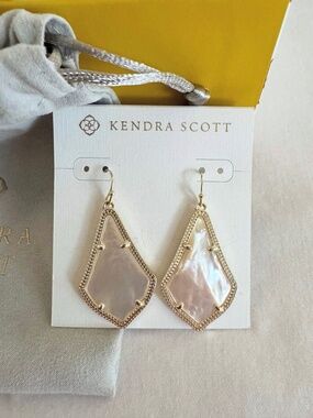 Kendra Scott Danielle Gold Mother of Pearl Drop Earrings new in the box